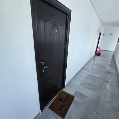 Luxury Apartment *